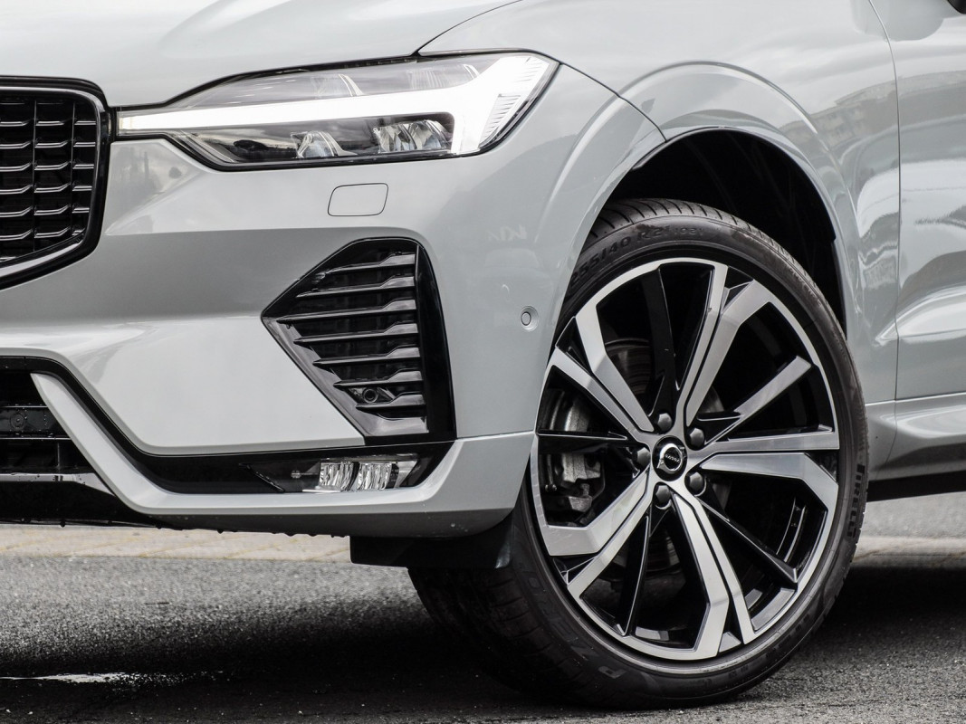 Volvo XC60 B5 (B) AWD - SUV/Off-road - Grau - Gebrauchtwagen - Bild 6