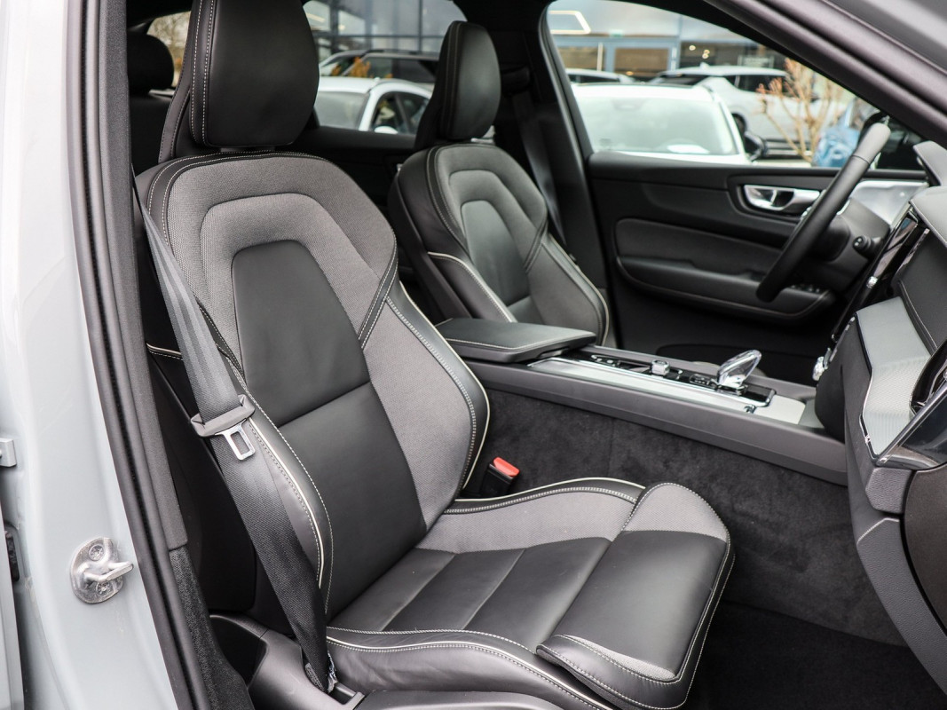 Volvo XC60 B5 (B) AWD - SUV/Off-road - Grau - Gebrauchtwagen - Bild 7