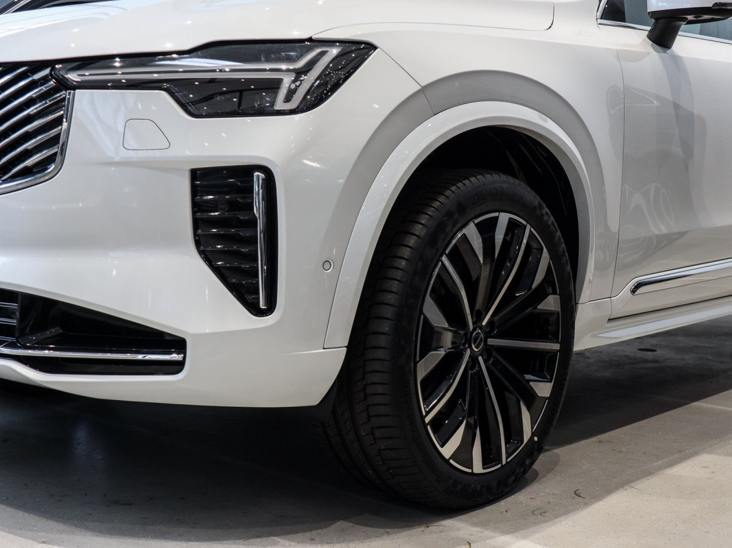 Volvo XC90 B5 (B) AWD Reskin - SUV/Off-road - Weiss - Gebrauchtwagen - Bild 6