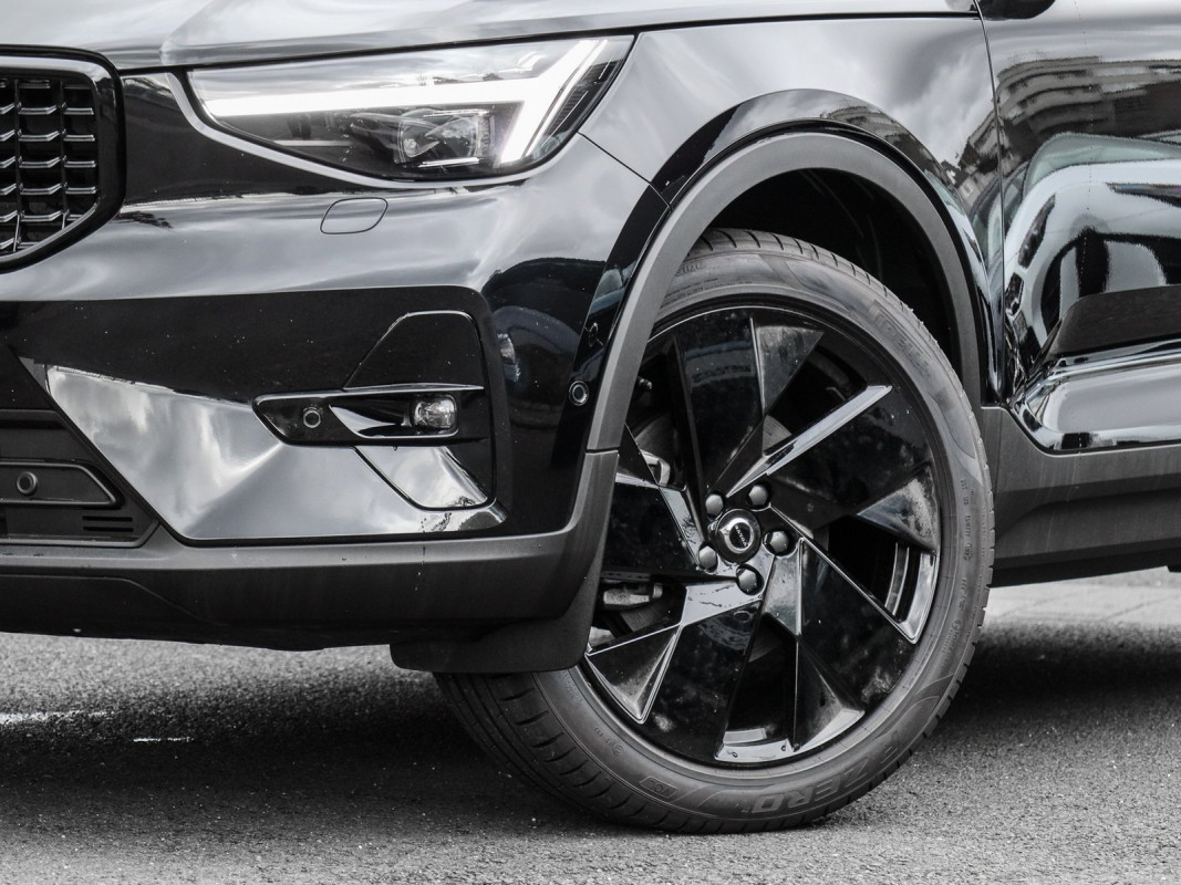 Volvo XC40 B4 DKG - SUV/Off-road - Schwarz - Gebrauchtwagen - Bild 6