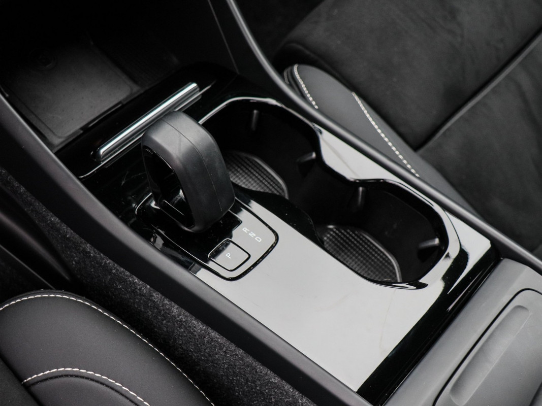 Volvo XC40 Recharge Twin - SUV/Off-road - Schwarz - Gebrauchtwagen - Bild 11