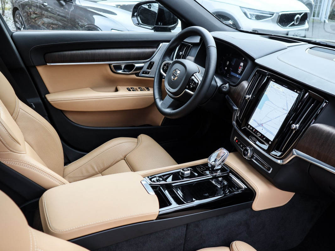 Volvo V90 T8 AWD - Kombi - Schwarz - Gebrauchtwagen - Bild 3