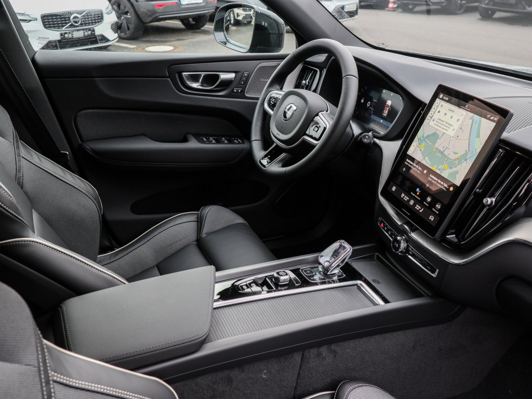 Volvo XC60 B5 AWD - SUV/Off-road - Grau - Gebrauchtwagen - Bild 3