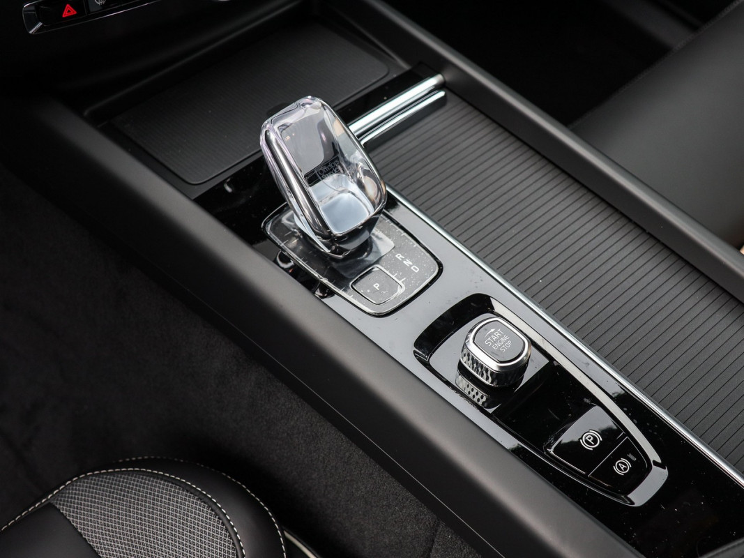 Volvo XC60 B5 AWD - SUV/Off-road - Grau - Gebrauchtwagen - Bild 11