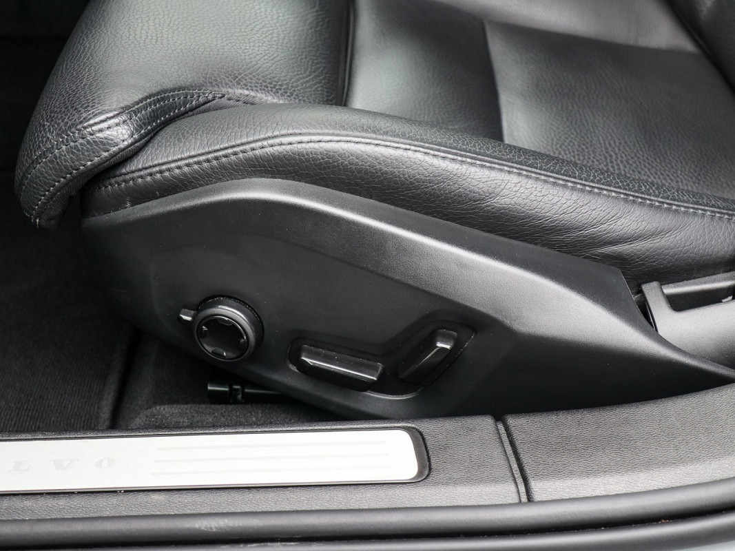 Volvo V60 CC B4 - Kombi - Grau - Gebrauchtwagen - Bild 14