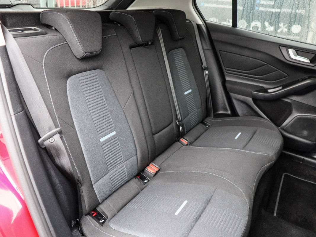 Ford Focus Lim. - Limousine - Rot - Gebrauchtwagen - Bild 5