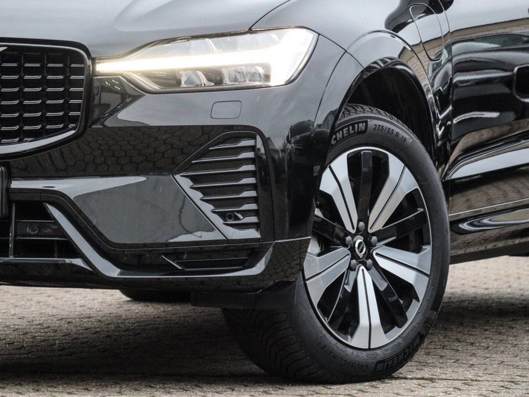 Volvo XC60 T6 Plug-In Hybrid AWD R-Design - SUV/Off-road - Schwarz - Gebrauchtwagen - Bild 6