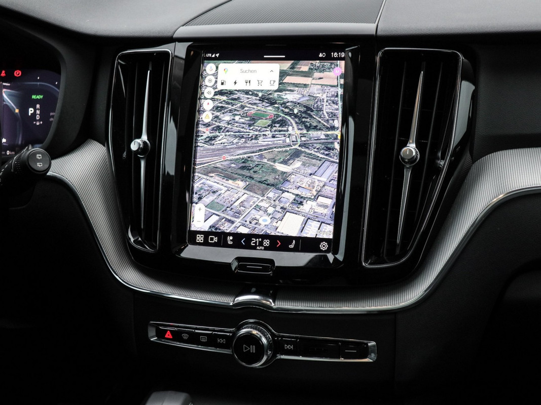 Volvo XC60 T6 Plug-In Hybrid AWD R-Design - SUV/Off-road - Schwarz - Gebrauchtwagen - Bild 9