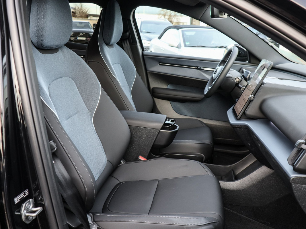 Volvo EX30 Twin Motor - SUV/Off-road - Schwarz - Gebrauchtwagen - Bild 7