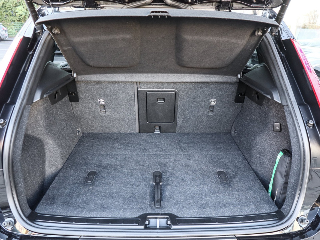 Volvo XC40 B3 (B) - SUV/Off-road - Schwarz - Gebrauchtwagen - Bild 11