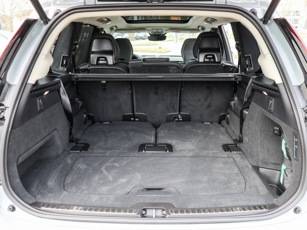 Volvo XC90 T8 AWD Reskin - SUV/Off-road - Grau - Gebrauchtwagen - Bild 11