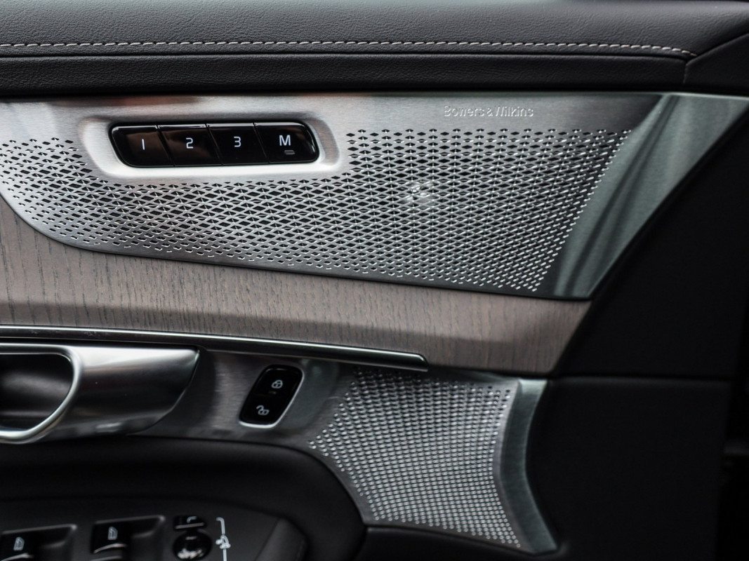 Volvo XC90 T8 AWD Reskin - SUV/Off-road - Blau - Gebrauchtwagen - Bild 15