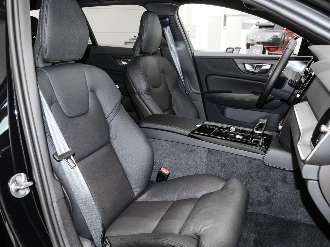 Volvo V60 T6 Plug-In Hybrid AWD - Kombi - Schwarz - Neuwagen - Bild 6