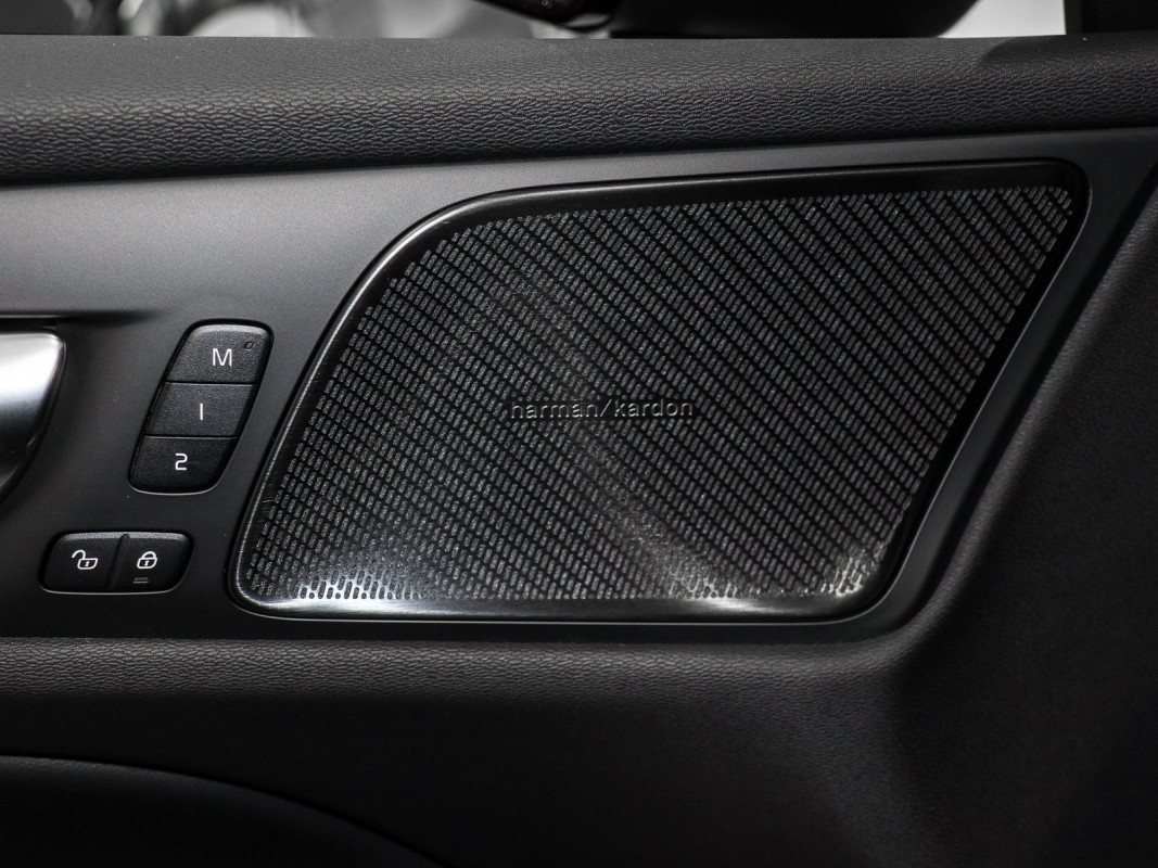 Volvo V60 T6 Plug-In Hybrid AWD - Kombi - Schwarz - Neuwagen - Bild 12