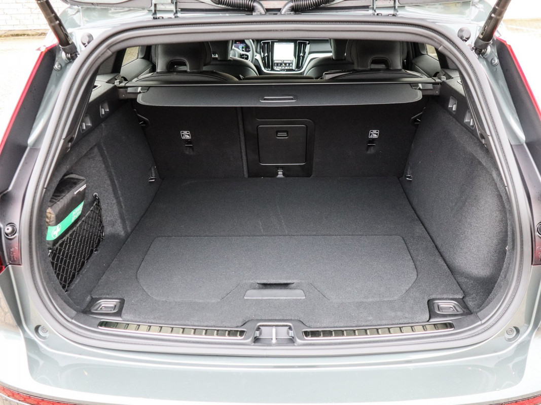 Volvo V60 T6 Recharge Plug-In Hybrid AWD - Kombi - Grün - Neuwagen - Bild 10