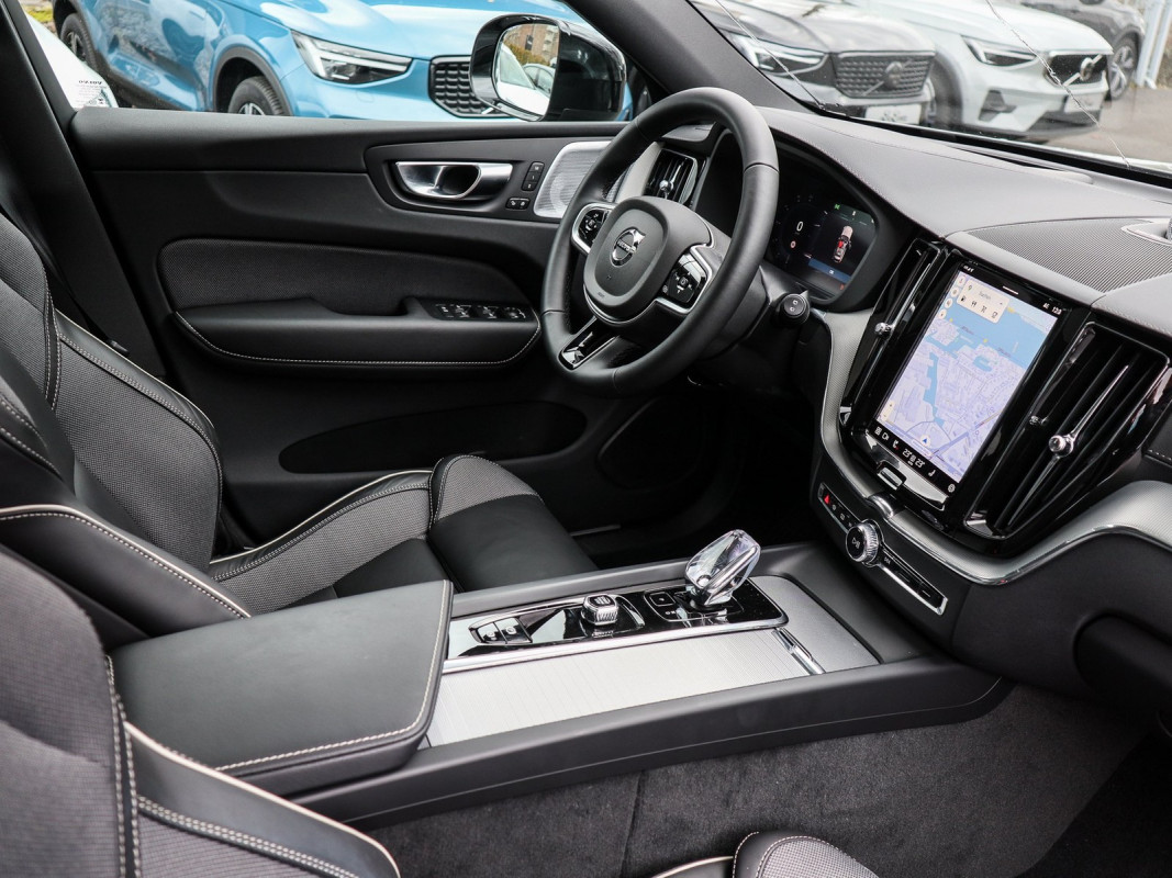 Volvo XC60 B5 (B) AWD - SUV/Off-road - Grau - Gebrauchtwagen - Bild 3