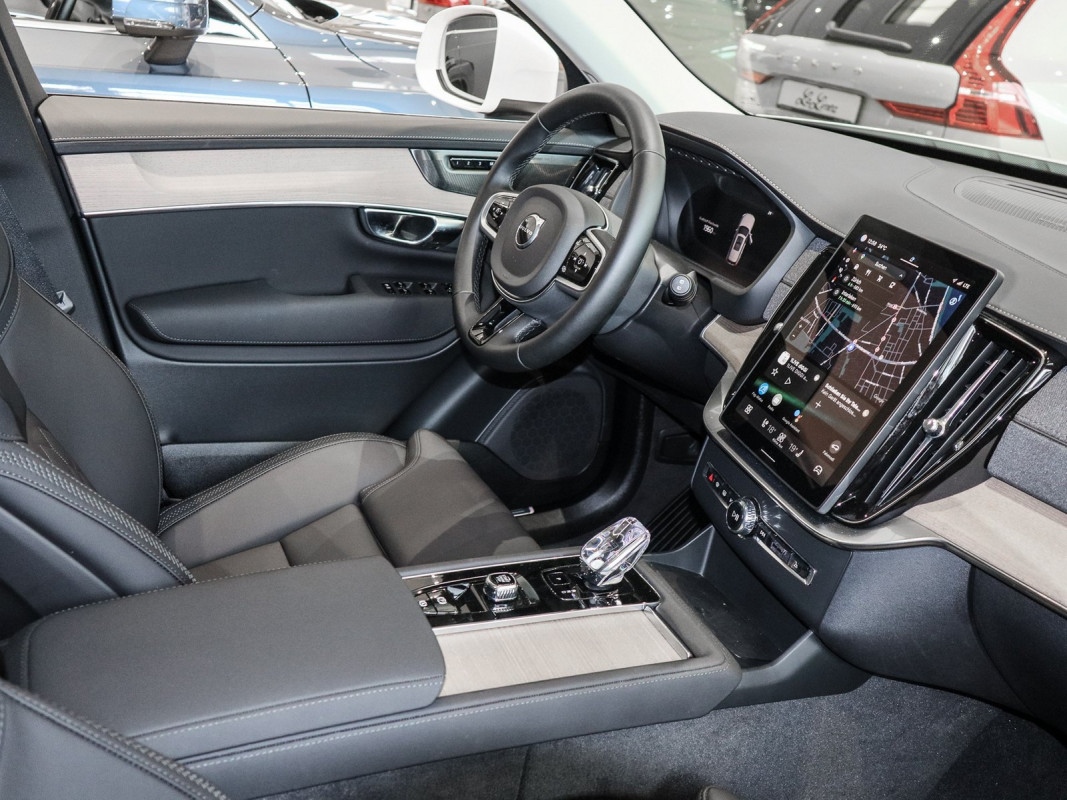 Volvo XC90 B5 (B) AWD Reskin - SUV/Off-road - Weiss - Gebrauchtwagen - Bild 3