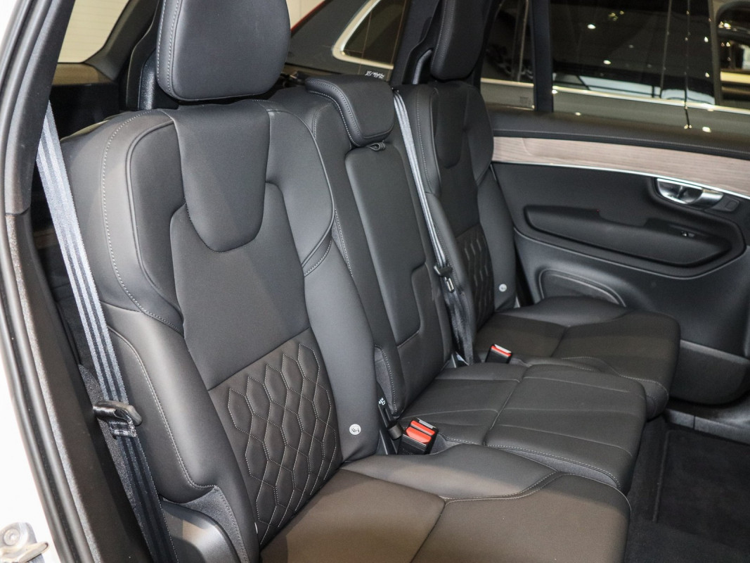 Volvo XC90 B5 (B) AWD Reskin - SUV/Off-road - Weiss - Gebrauchtwagen - Bild 5