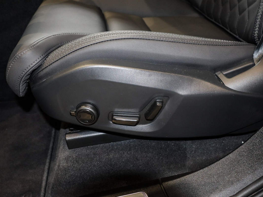 Volvo XC90 B5 (B) AWD Reskin - SUV/Off-road - Weiss - Gebrauchtwagen - Bild 15