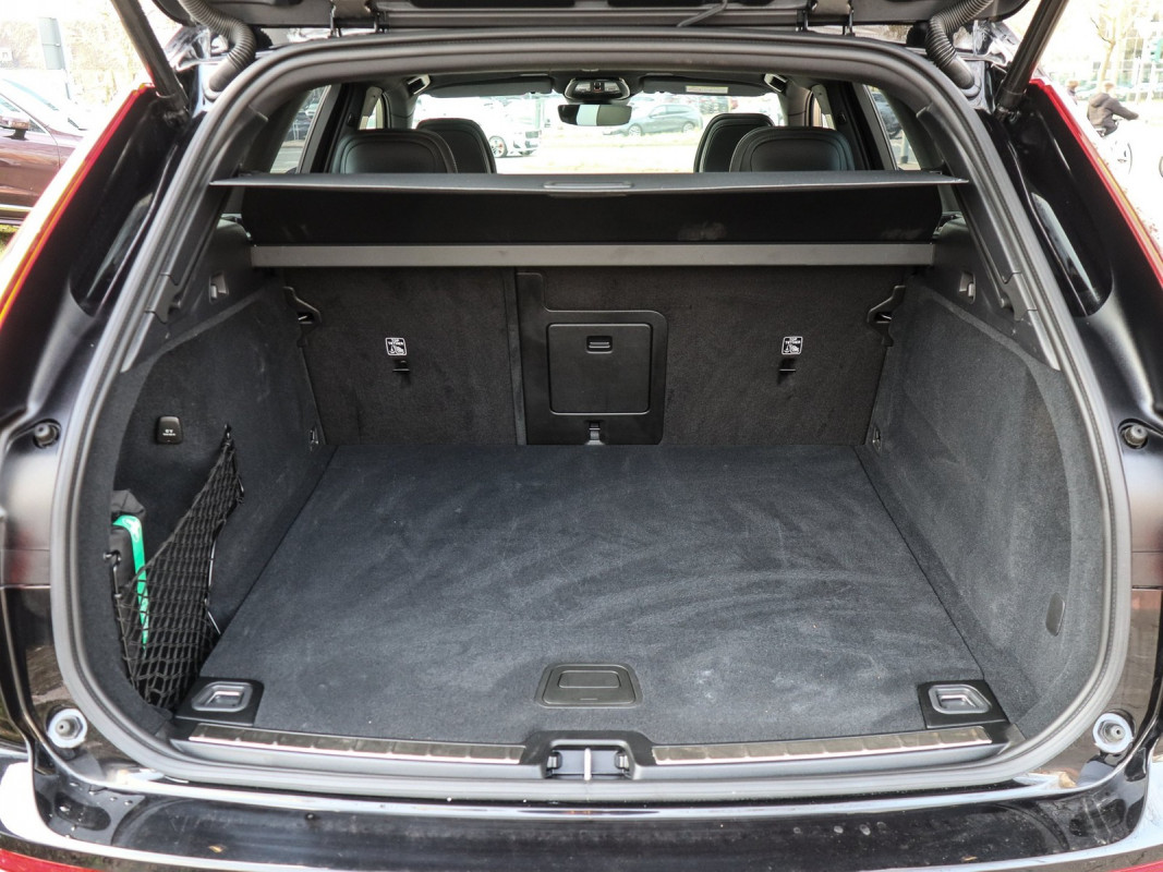 Volvo XC60 B5 (B) AWD - SUV/Off-road - Schwarz - Gebrauchtwagen - Bild 11