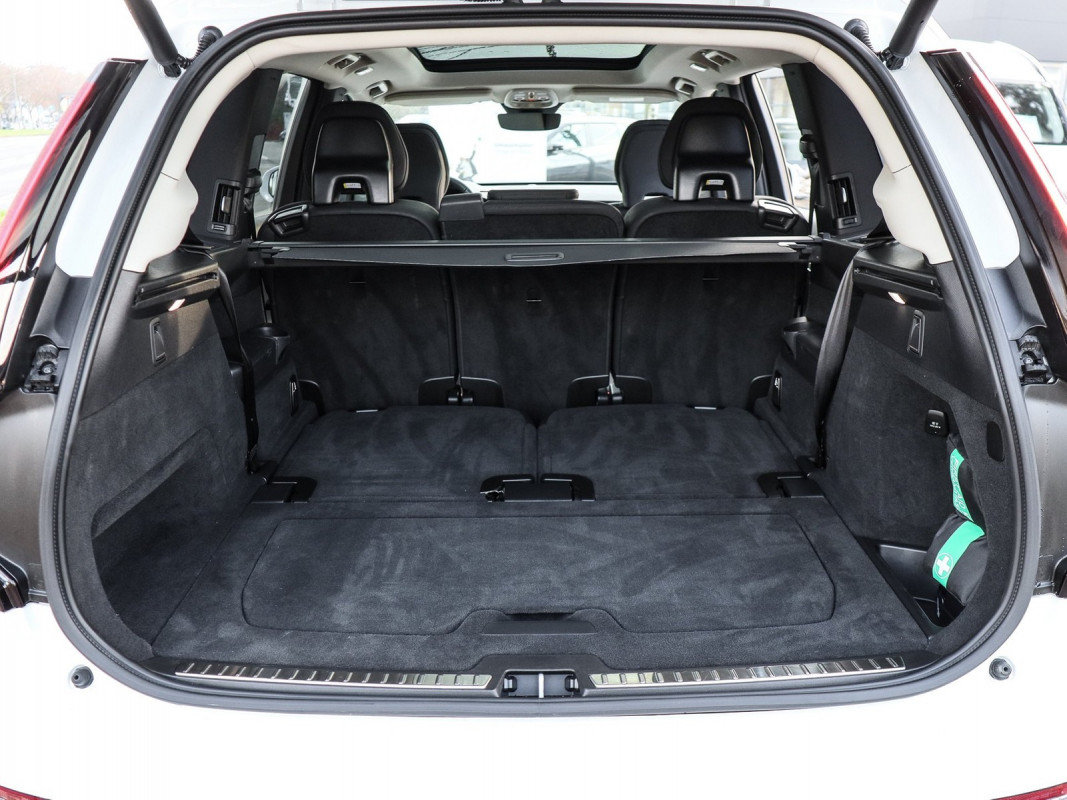 Volvo XC90 T8 Recharge AWD - SUV/Off-road - Weiss - Gebrauchtwagen - Bild 11