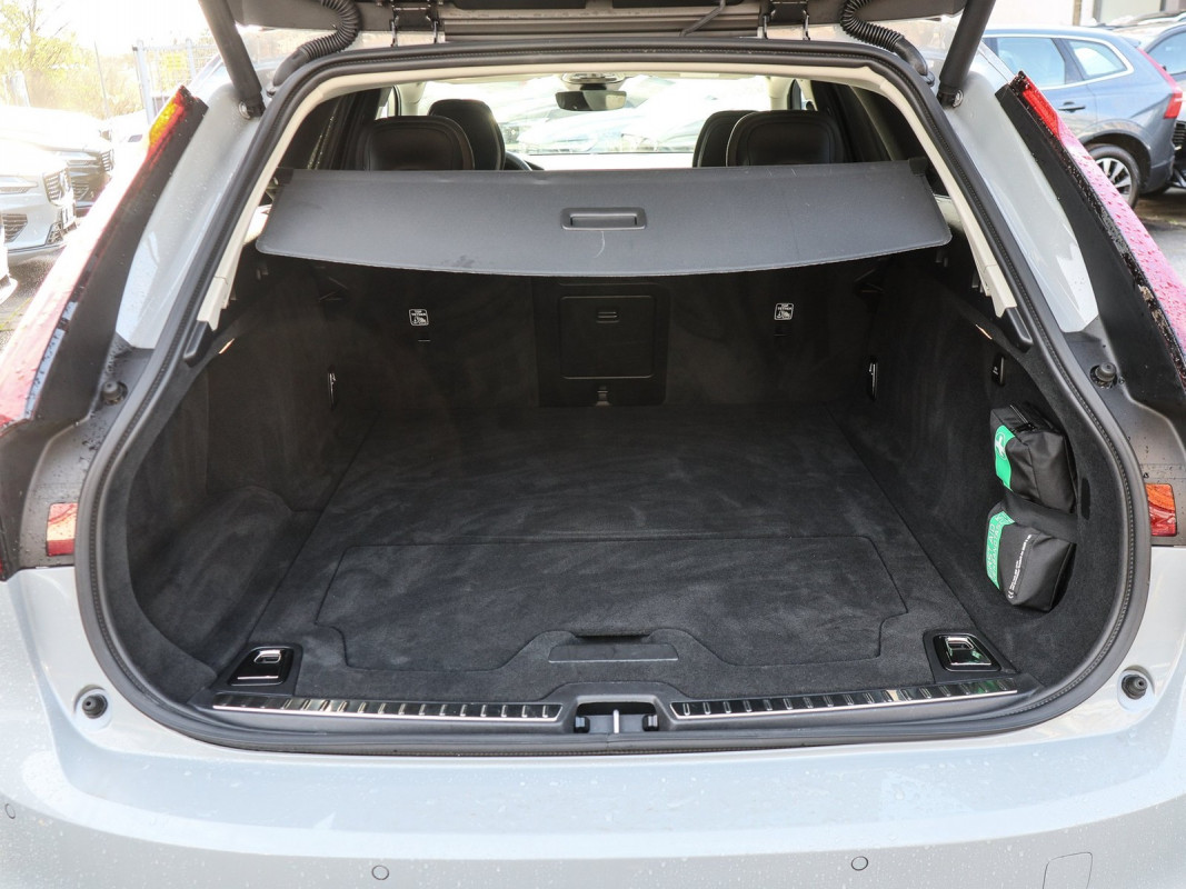 Volvo V90 T8 Recharge AWD - Kombi - Grau - Gebrauchtwagen - Bild 11