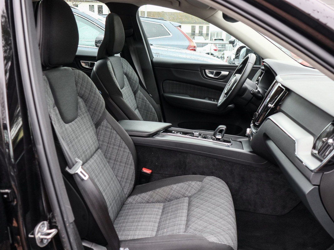 Volvo XC60 T6 - SUV/Off-road - Schwarz - Gebrauchtwagen - Bild 7