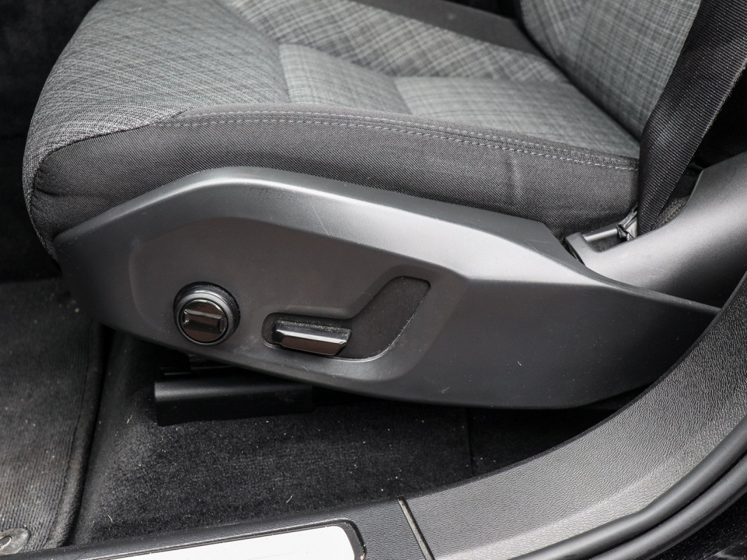 Volvo XC60 T6 - SUV/Off-road - Schwarz - Gebrauchtwagen - Bild 15