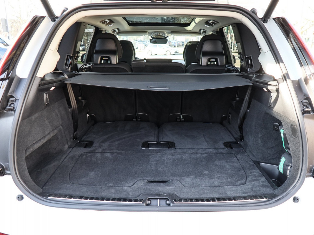 Volvo XC90 T8 AWD Recharge Reskin - SUV/Off-road - Weiss - Gebrauchtwagen - Bild 11