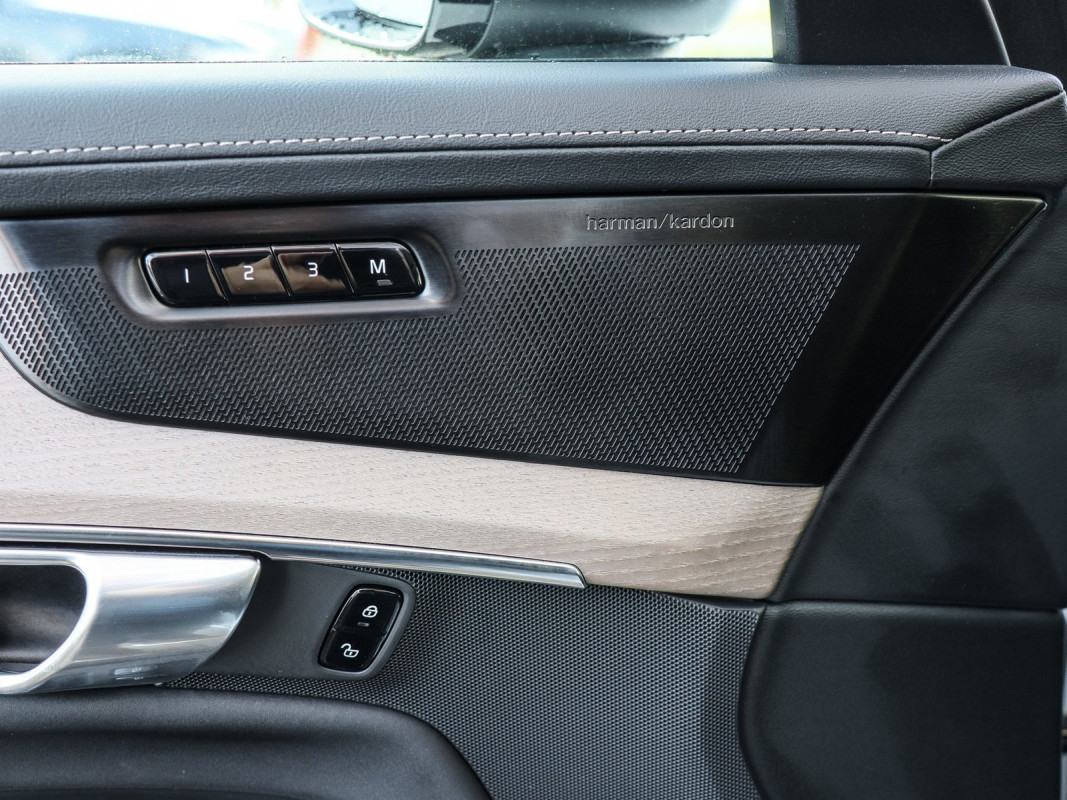 Volvo XC90 T8 AWD Recharge Reskin - SUV/Off-road - Weiss - Gebrauchtwagen - Bild 15