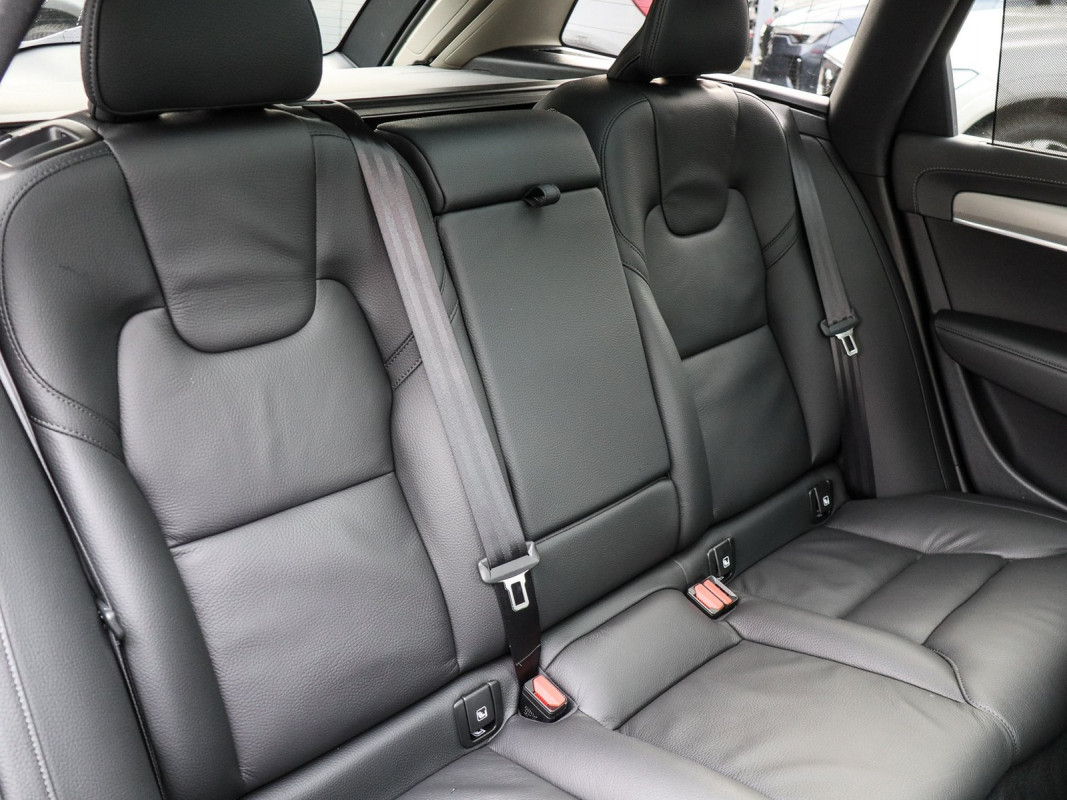 Volvo V90 T6 AWD - Kombi - Schwarz - Gebrauchtwagen - Bild 5