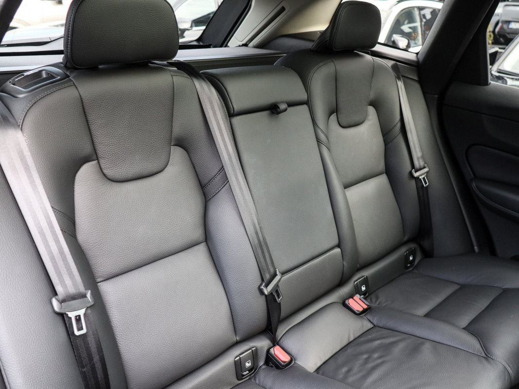 Volvo XC60 B5 (B) AWD - SUV/Off-road - Schwarz - Gebrauchtwagen - Bild 5