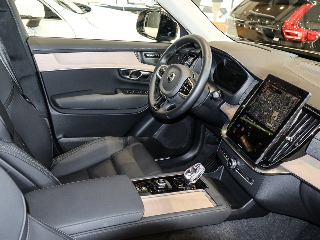 Volvo XC90 T8 Recharge AWD - SUV/Off-road - Braun - Gebrauchtwagen - Bild 3