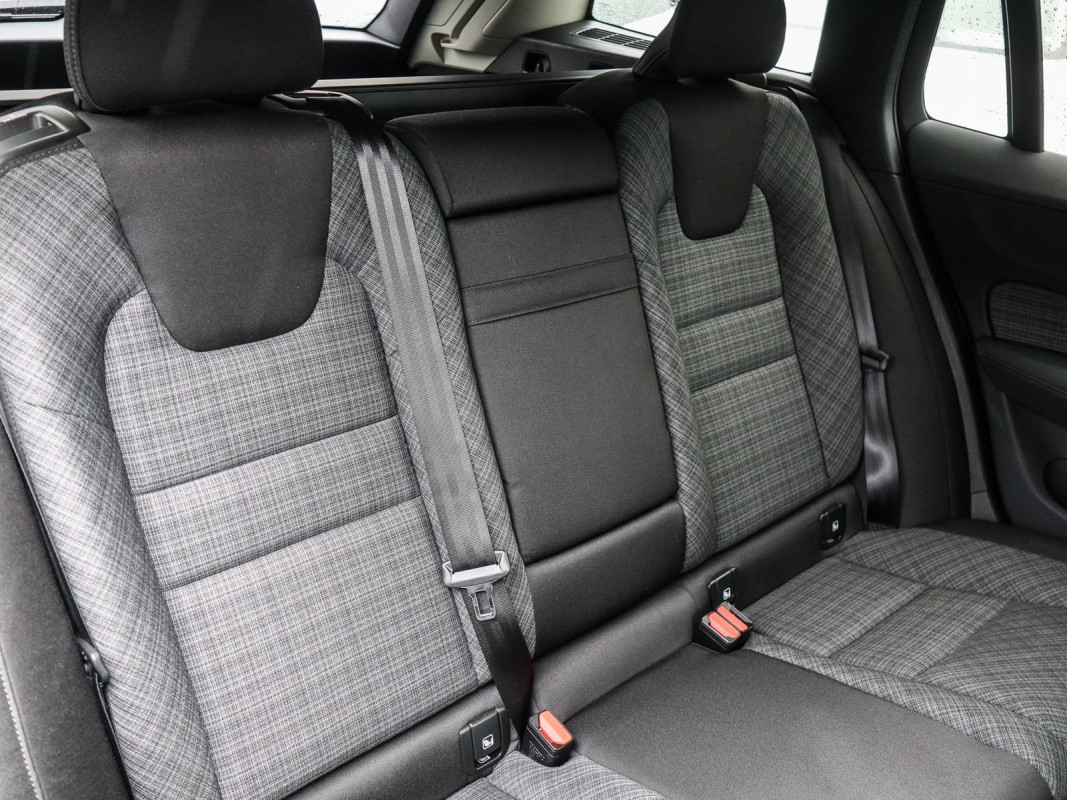 Volvo V60 T6 Recharge AWD - Kombi - Schwarz - Gebrauchtwagen - Bild 5