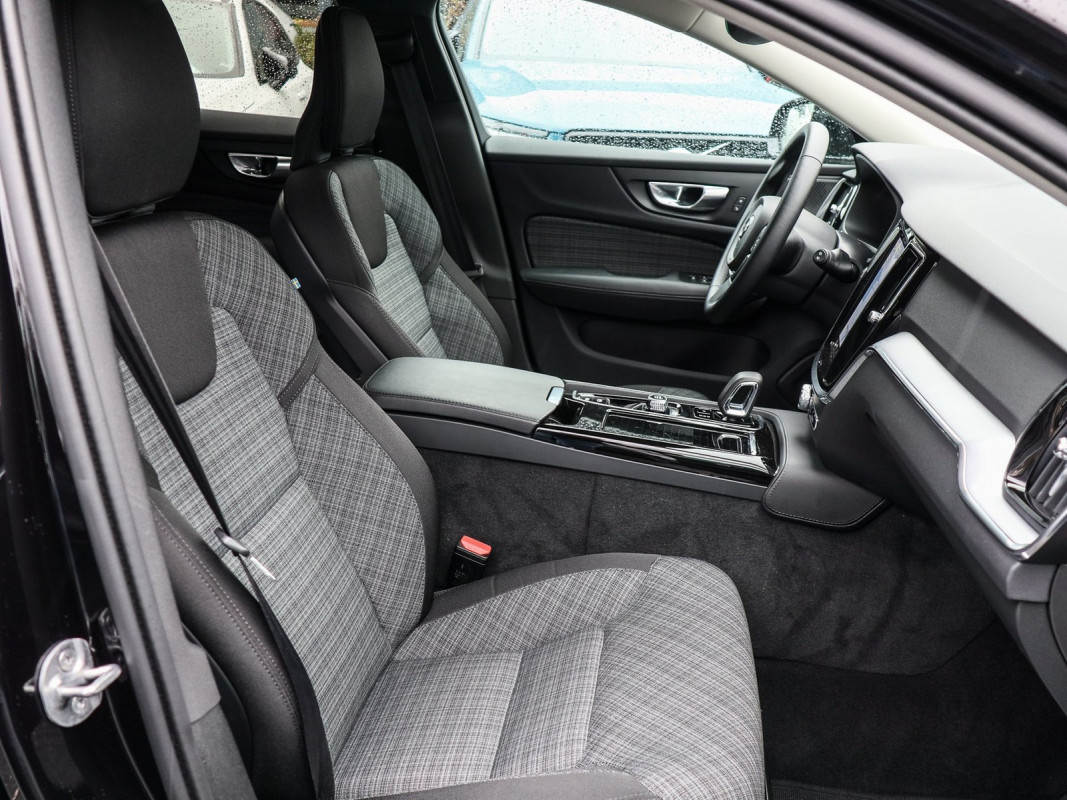Volvo V60 T6 Recharge AWD - Kombi - Schwarz - Gebrauchtwagen - Bild 7