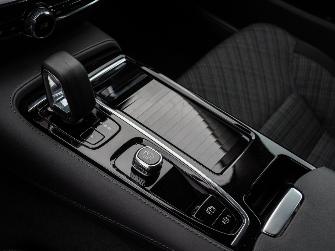 Volvo V60 T6 Recharge AWD - Kombi - Schwarz - Gebrauchtwagen - Bild 11