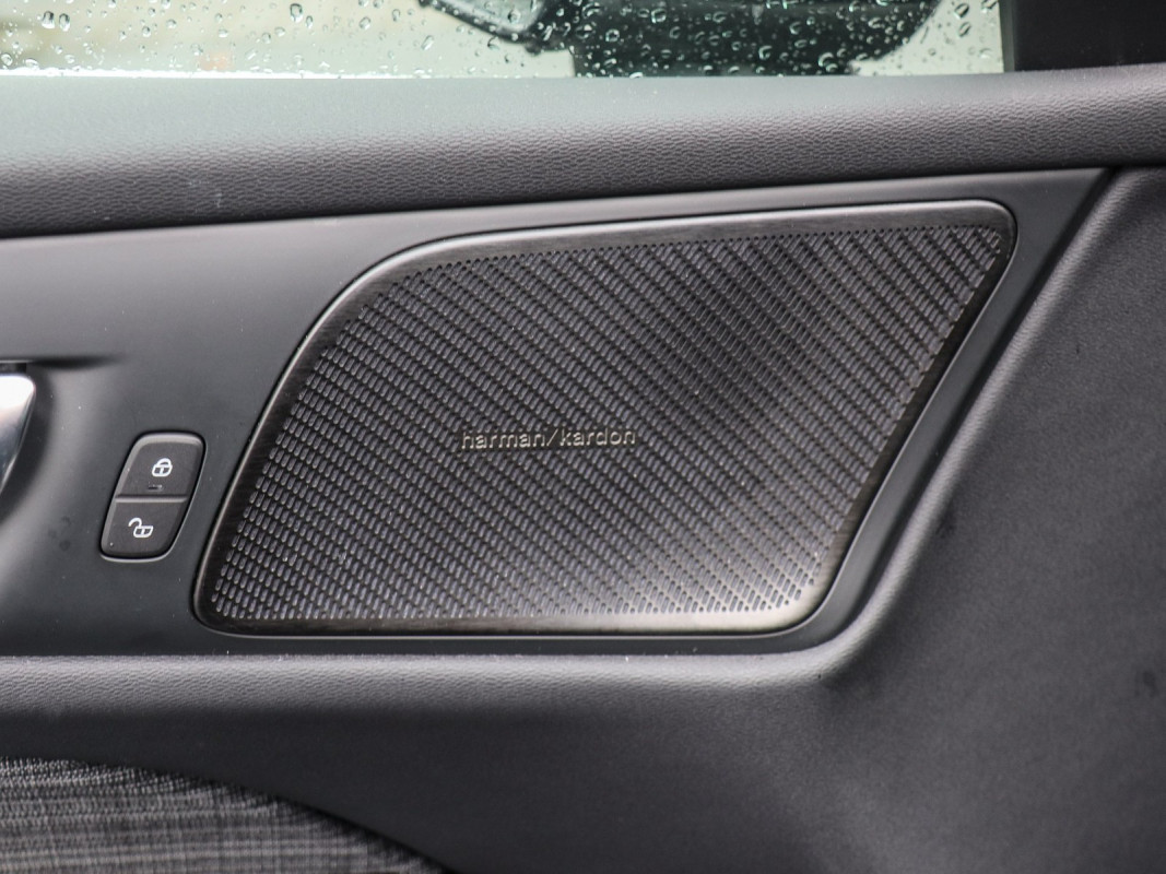 Volvo V60 T6 Recharge AWD - Kombi - Schwarz - Gebrauchtwagen - Bild 14