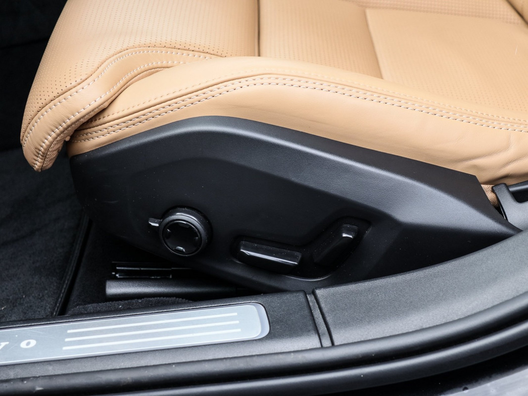 Volvo V90 T8 AWD - Kombi - Schwarz - Gebrauchtwagen - Bild 14