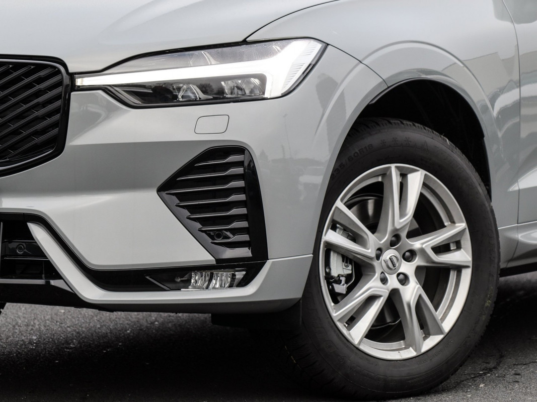 Volvo XC60 B5 AWD - SUV/Off-road - Grau - Gebrauchtwagen - Bild 6