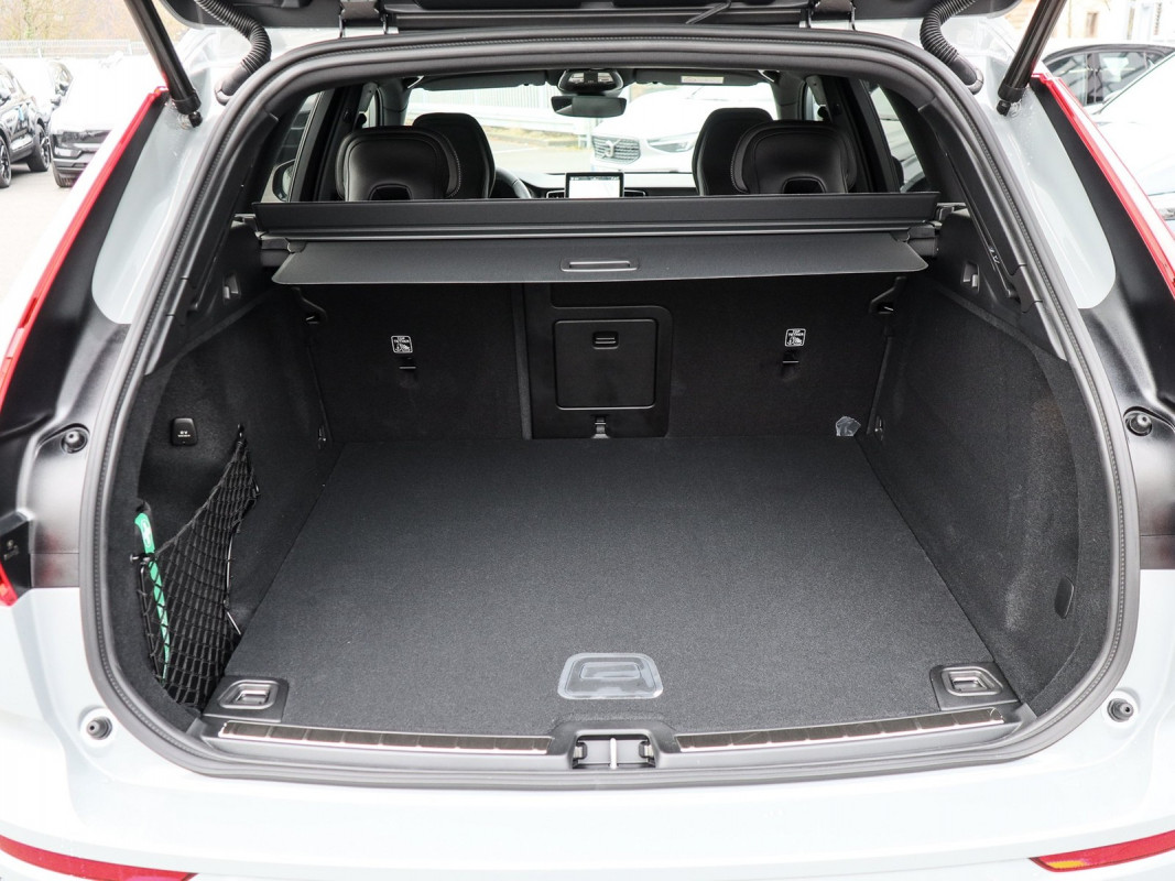 Volvo XC60 B5 AWD - SUV/Off-road - Grau - Gebrauchtwagen - Bild 12