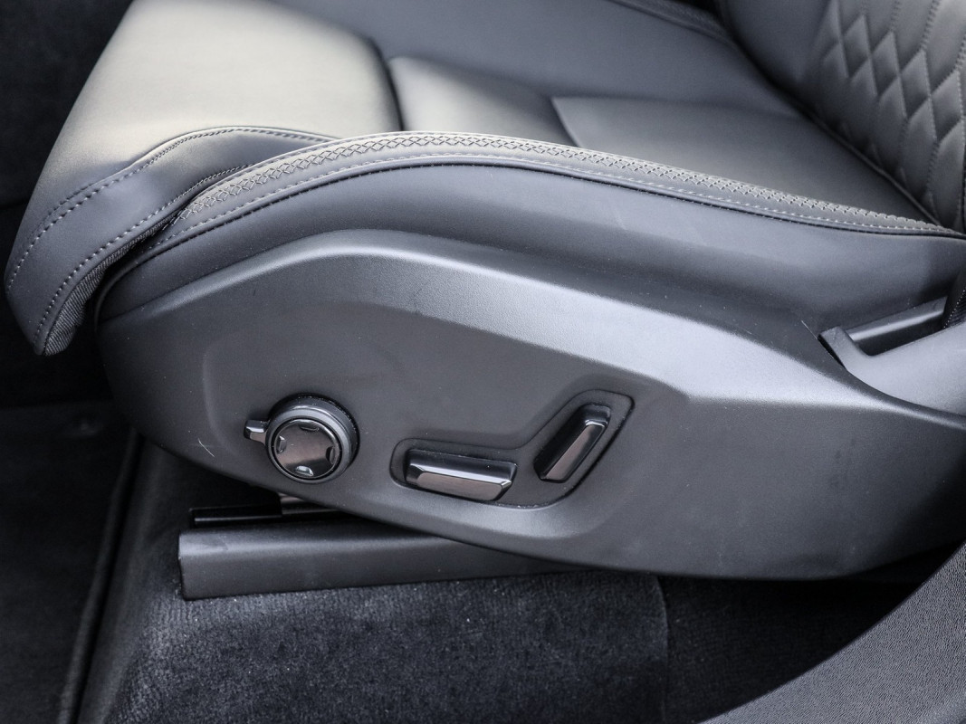 Volvo XC90 T8 Recharge Plug-In Hybrid AWD - SUV/Off-road - Grau - Gebrauchtwagen - Bild 14