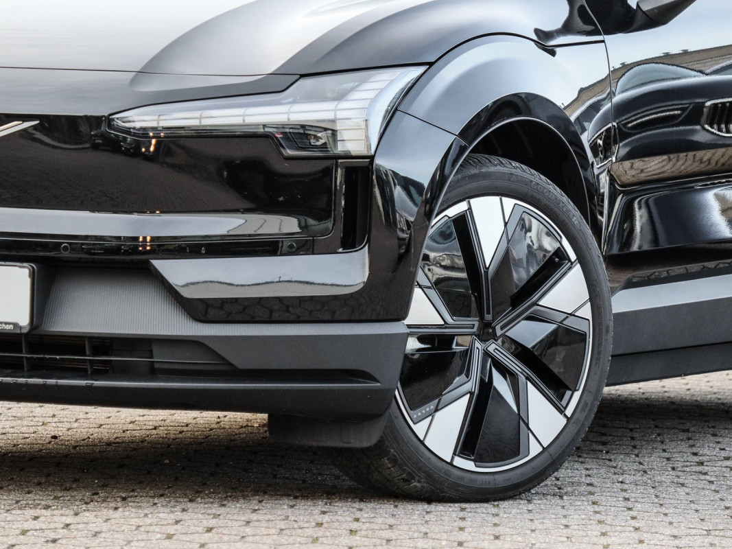 Volvo EX30 Twin Motor - SUV/Off-road - Schwarz - Gebrauchtwagen - Bild 6