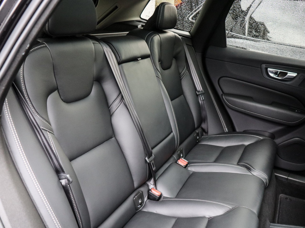 Volvo XC60 T6 AWD Recharge - SUV/Off-road - Schwarz - Gebrauchtwagen - Bild 5