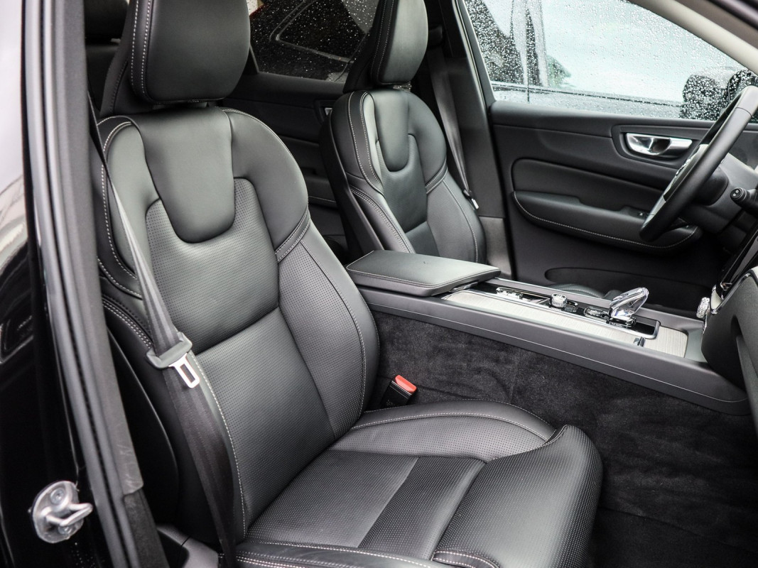 Volvo XC60 T6 AWD Recharge - SUV/Off-road - Schwarz - Gebrauchtwagen - Bild 7