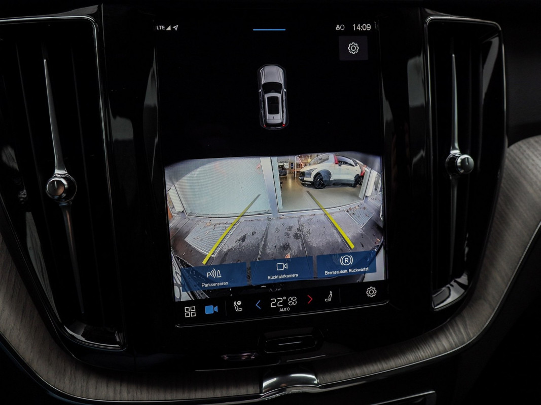 Volvo XC60 T6 AWD Recharge - SUV/Off-road - Schwarz - Gebrauchtwagen - Bild 14