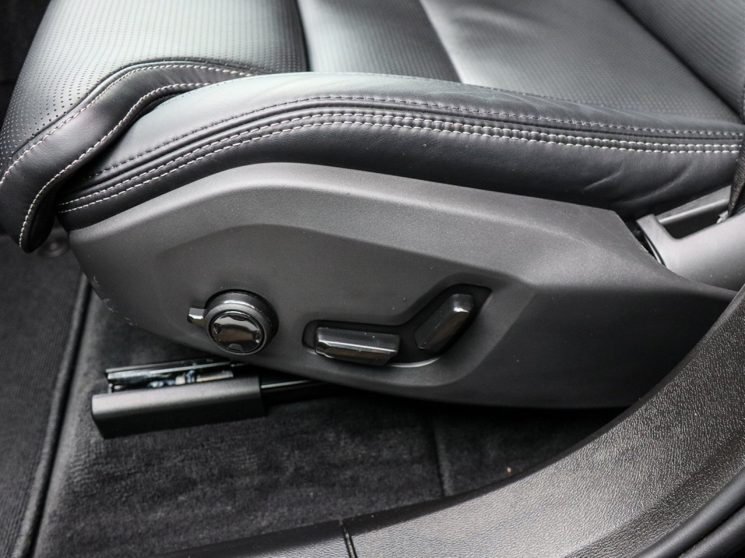 Volvo XC60 T6 AWD Recharge - SUV/Off-road - Schwarz - Gebrauchtwagen - Bild 15