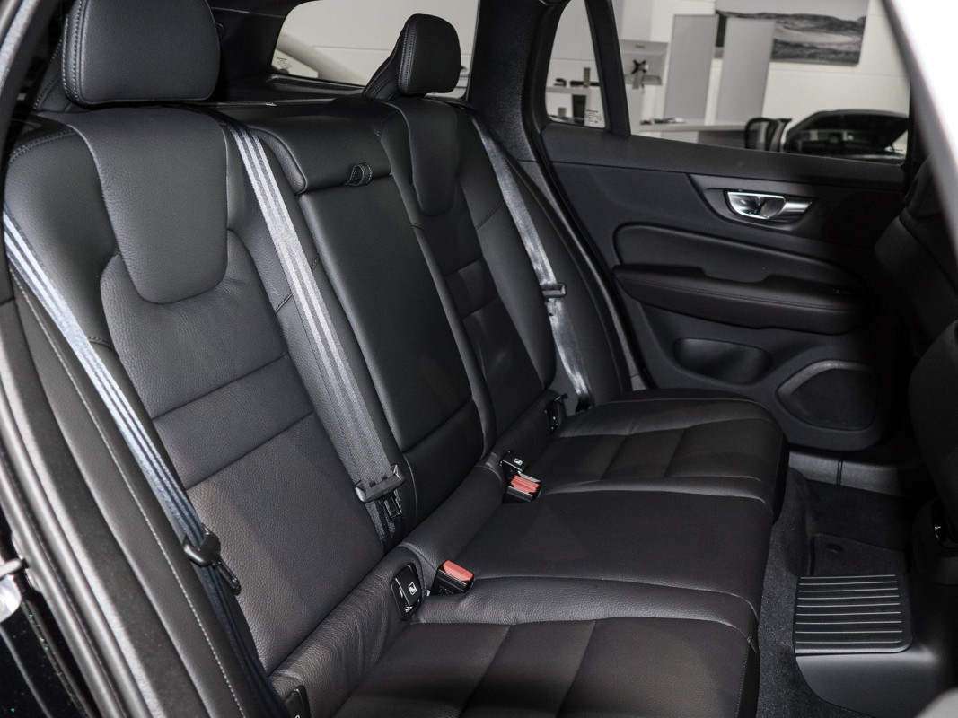 Volvo V60 T6 Plug-In Hybrid AWD - Kombi - Schwarz - Neuwagen - Bild 4