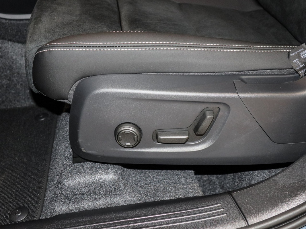 Volvo XC40 B4 - SUV/Off-road - Blau - Neuwagen - Bild 12