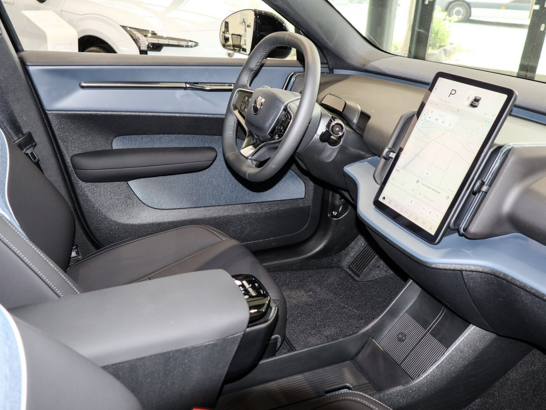 Volvo EX30 Cross Country - SUV/Off-road - Schwarz - Gebrauchtwagen - Bild 3