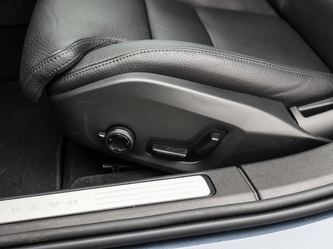 Volvo V60 T6 - Kombi - Blau - Gebrauchtwagen - Bild 14